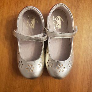 New SEE KAI RUN Ginger II MJ Eyelet Gold Size 10